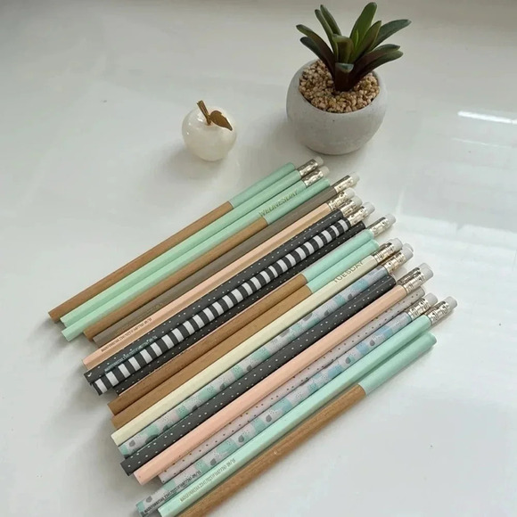 28 Pencils - Picture 1 of 9